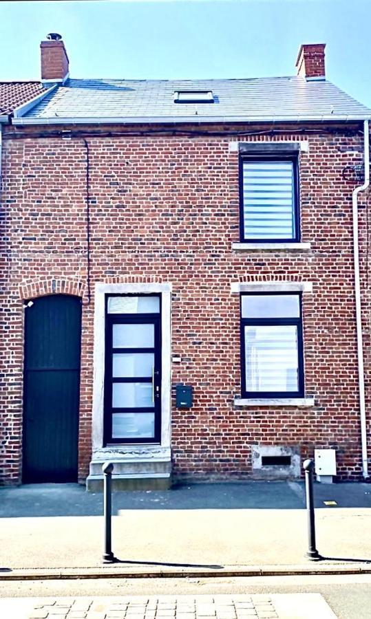 Maison Proche Du Centre Ville De La Gare L Aeroport De Charleroi Kültér fotó